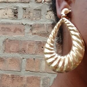 Elegant Gold Teardrop Earrings Clip On